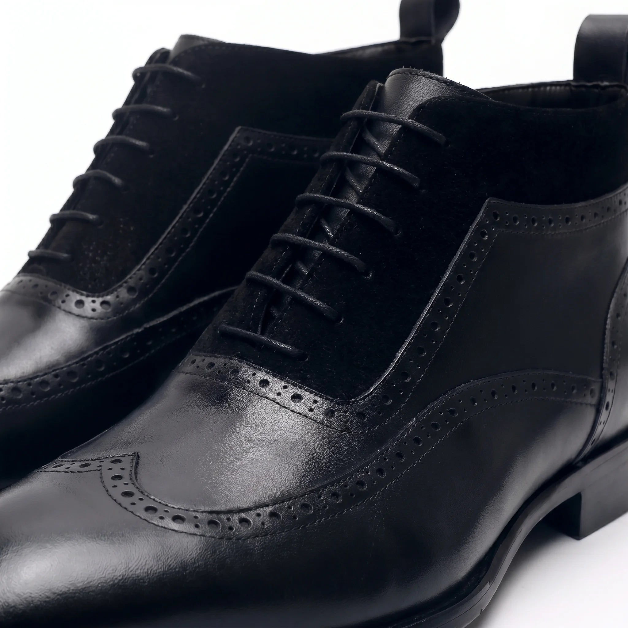 Regent Semi-Brogue Chukka Boot  - Black