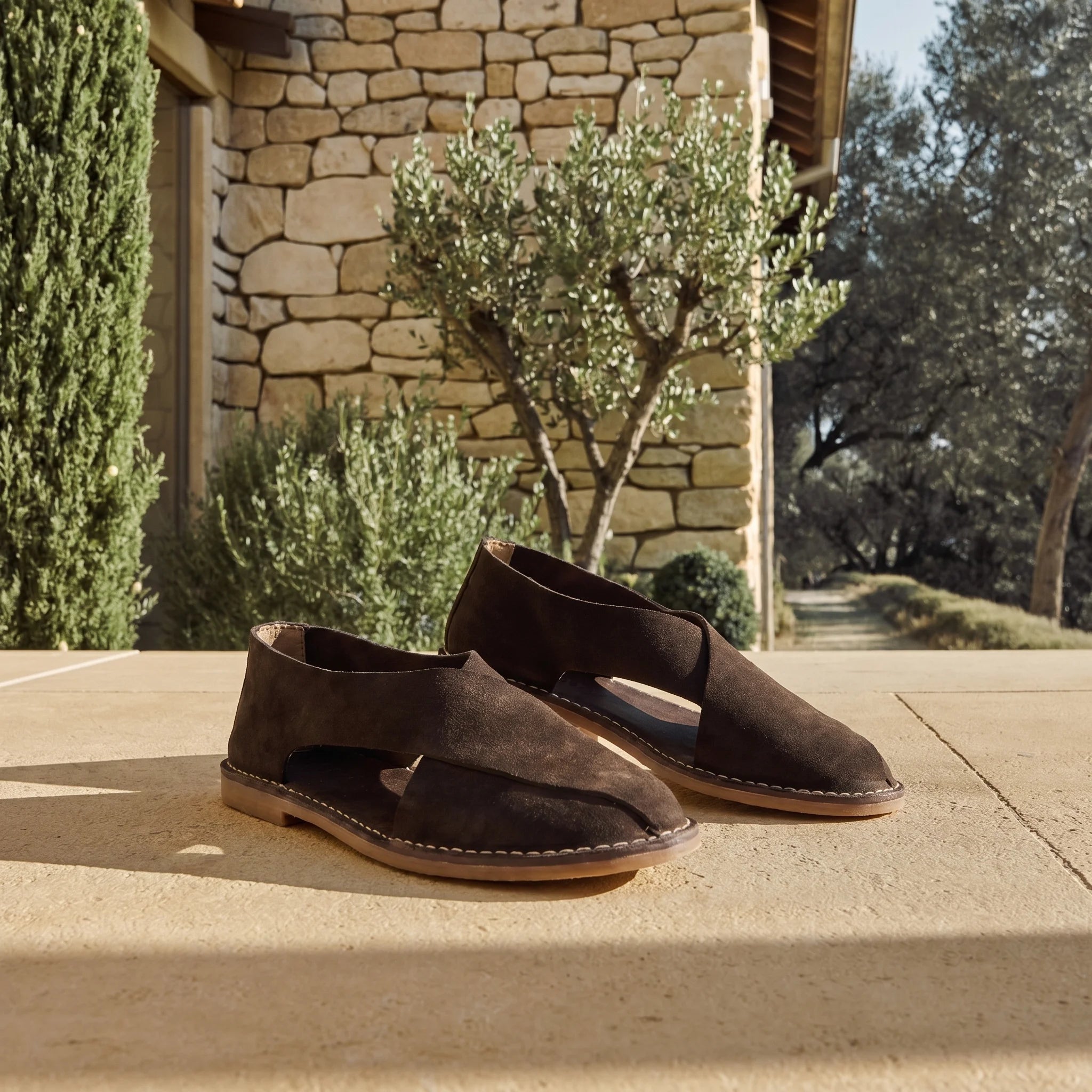 Cross-strap sandal in suede sheepskin set in an elegant Tuscan setting
